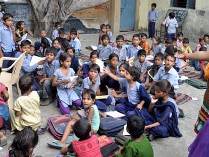 himachal mandi teacher sat seprate sc student
