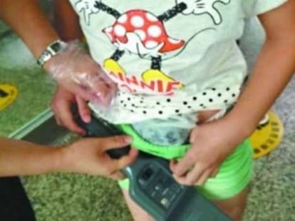 boy tried to hide tutle inside underwear