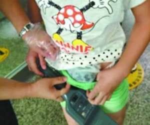 boy tried to hide tutle inside underwear