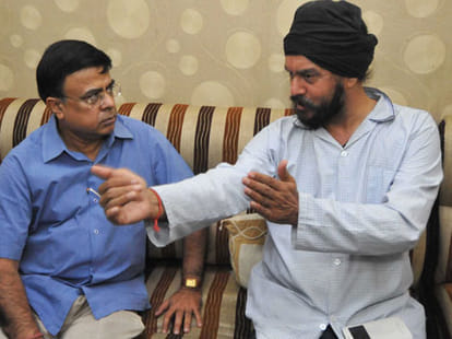 attack on bjp mla in delhi