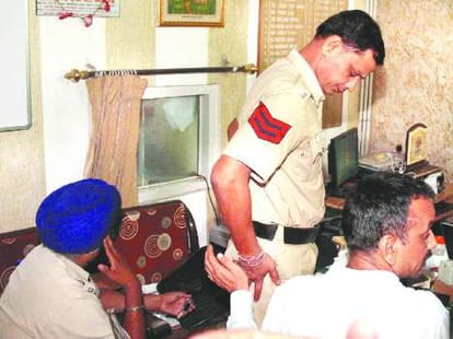 Bribe Taker Policemans of Chandigarh Alleged CBI