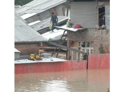 heavy flood in jammu and kashmir