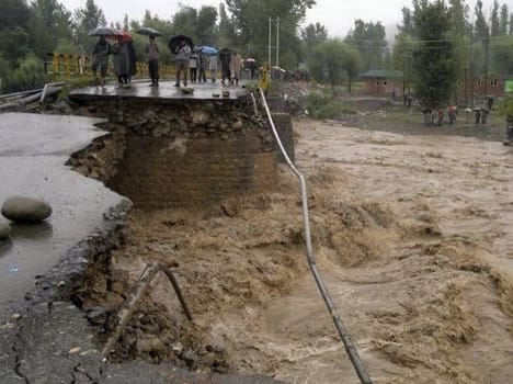 heavy flood in jammu and kashmir