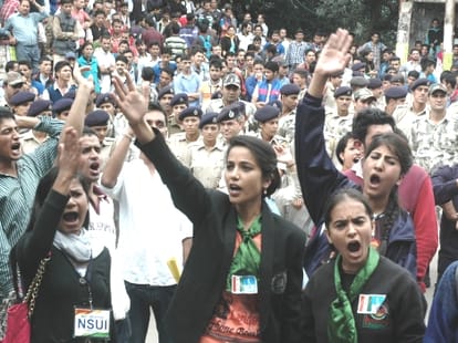 contract teacher gives warning to chief minister hooda