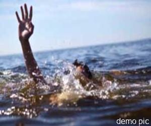 student jumped in to Hindon river.