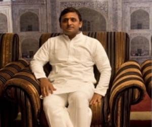 SP attaks on Narendra Modi for his speech.