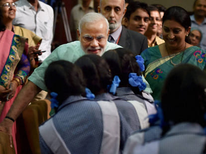 narendra modi meets school students on teachers day.