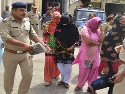 sex racket in guest house in kaliyar.