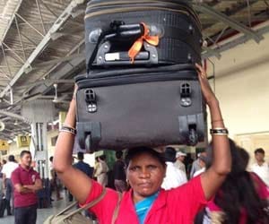coolie demand minimum salary to go to highcourt