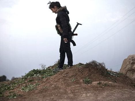 women fighters fight with IS.