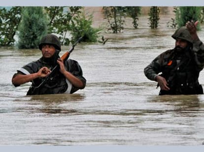 flood destroyed many homes of in kashmir.