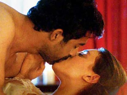 One Kiss, 15 Retakes: Karan Kundra, Chetna Pande 