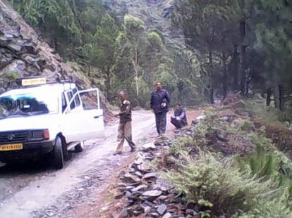 man stabbed two sisters in mandi.