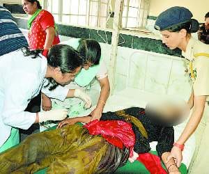 man stabbed two sisters in mandi.