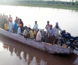 more than 3 thousand people stranded on Pakistan border island