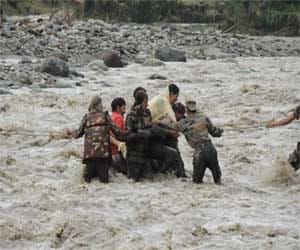 Army rescues Pakistani golf team