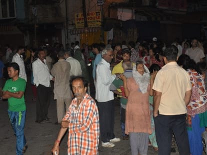 On the rumor of earthquake people on the street