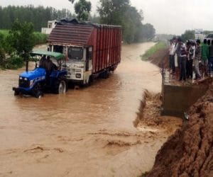 heavy rain makes trouble in uttarakhand