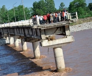 flood hit kashmir business by 1000 crore 