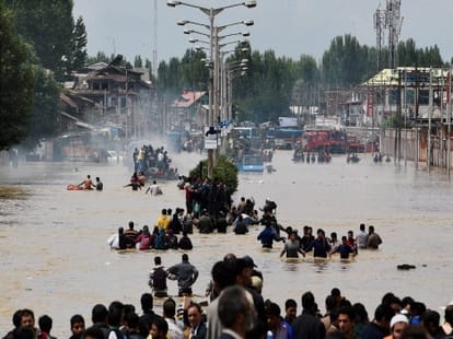 flood victims walk along kashmir to jammu