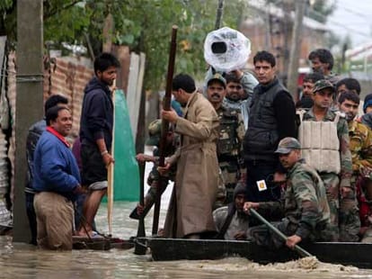 cash aid for kashmir flood victims
