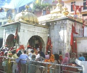 Devotee dies of heart attack in jwalaji temple.