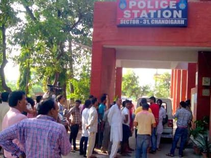 misbehave with BJP woman workers in police station
