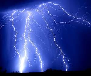 woman killed by lighting in mandi.