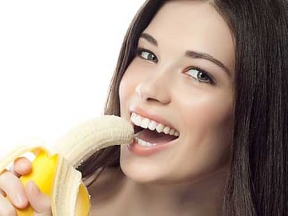 Natural Ways to Whiten Teeth at Home 