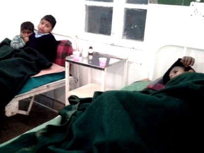 7 children injured and one died by thunderbolt