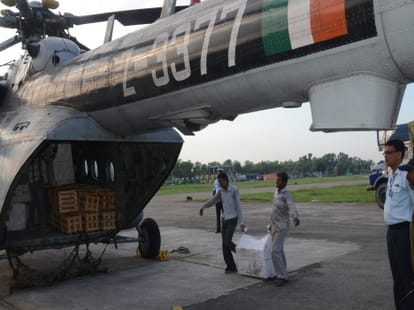 lakhs still stranded in srinagar