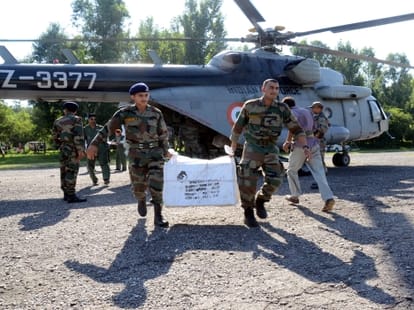 army is saving people trapped in flood in jammu and kashmir