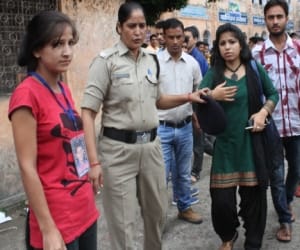 girl fight in dav pg college dehradun