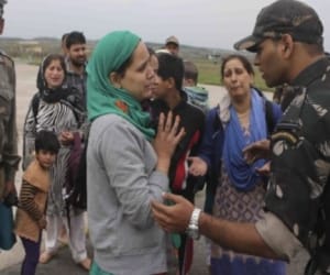 loot from flood victims continues in kashmir