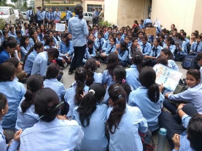 girl fight in dav pg college dehradun