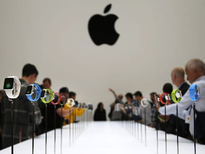 Facebook-Apple are paying women staff to freeze their eggs so they can work longer.