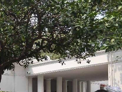 dispute on Chaudhary Charan Singh's bunglaw.