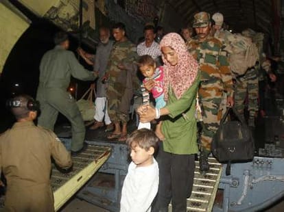 indian army boosts rescue operation in kashmir