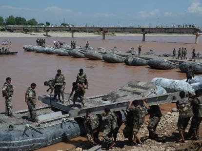 at least one lakhs people rescue from kashmir valley