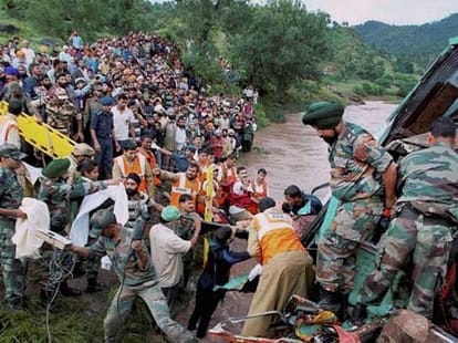 illegal construction on the bank of jhelum river brings tragedy