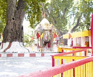 kashmiri pandits to leave on 25 for kheer bhawani mela