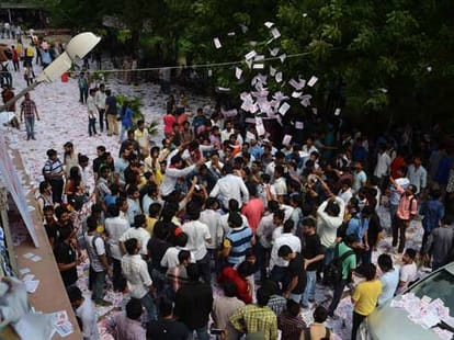 pm narendra modi wave has not run in by election poll?