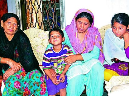 story of a family stuck in kashmir flood