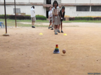 now student play uniqe game in school.