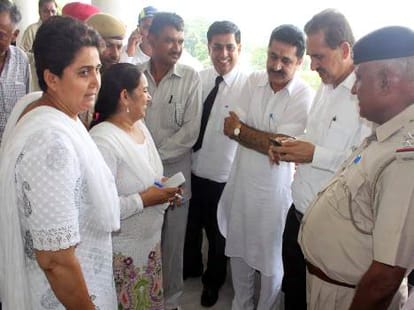 jyoti murder case: inquirey against investigating officers.