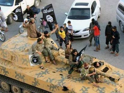 new requipment in IS, 30 thousand figthers by CIA