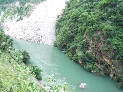 lake become dangerous, alert in himachal.