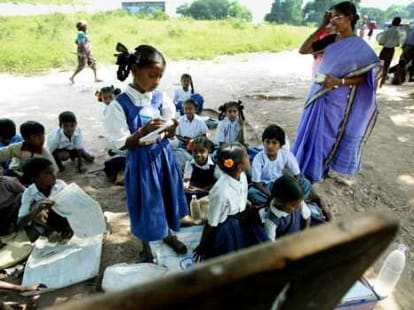 School management committees in controversy over language teacher recruitment.