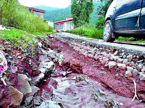 Jammu-Srinagar highway today can walk on light vehicles