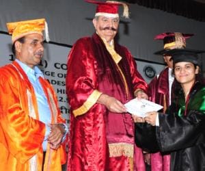 32 students honoured by gold medal.